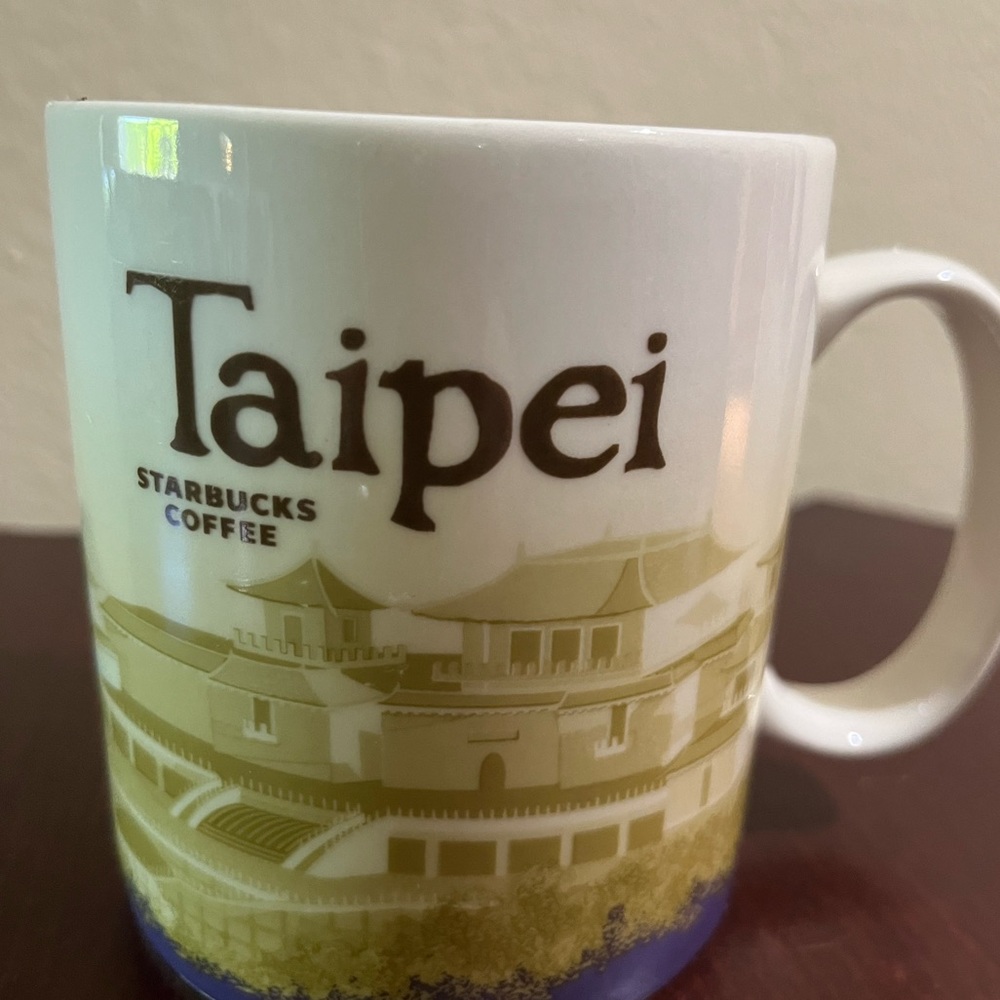 628. STARBUCKS TAIPEI MUG